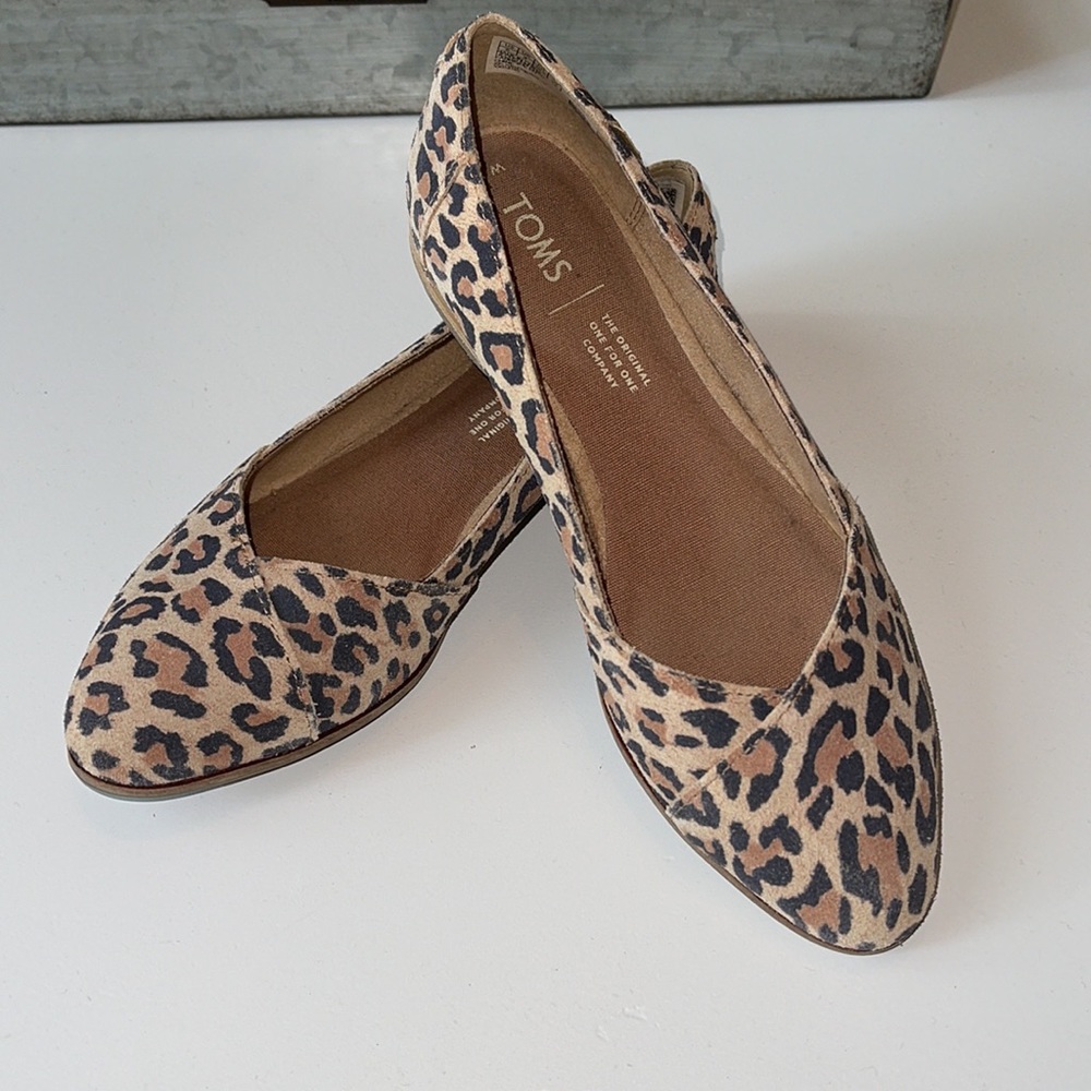 Toms Julie Desert Tan Leopard Print Suede Flats
